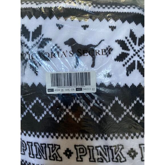 Victoria Secret (Pink )holiday Black and White Dog Sherpa blanket new unopened - Picture 3 of 3